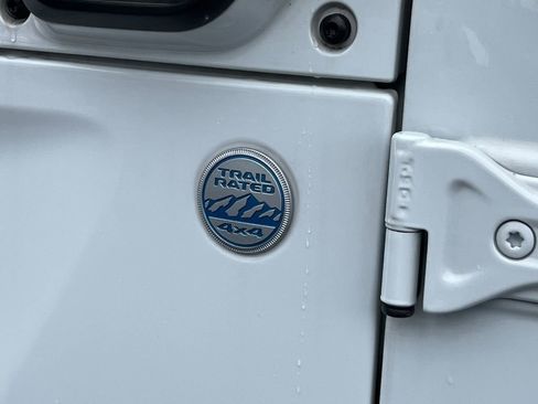 Used 2023 Jeep Wrangler Unlimited Sahara w/ Cold Weather Group image 10