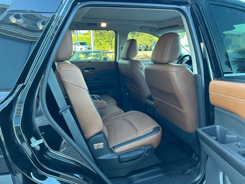 Used 2023 Nissan Pathfinder Platinum w/ Cargo Package image 45