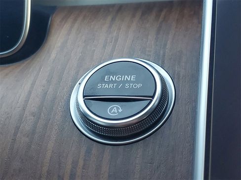 Used 2023 Mercedes-Benz C 300 Sedan image 30