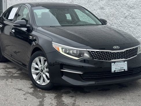 Used 2018 Kia Optima EX w/ Premium Package image 2