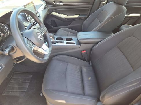 Used 2025 Nissan Altima 2.5 SV FWD image 8