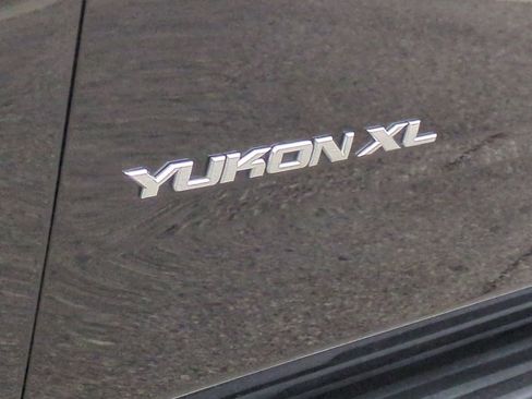 Used 2020 GMC Yukon XL SLT w/ Open Road Package image 13