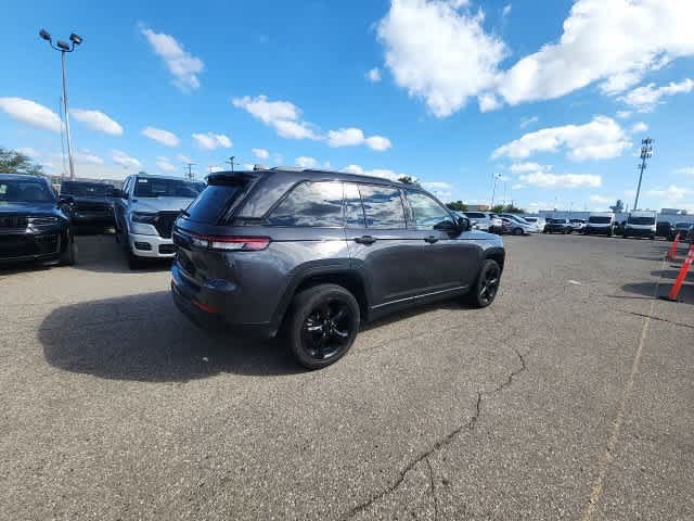 Used 2023 Jeep Grand Cherokee Altitude AWD/4WD image 12