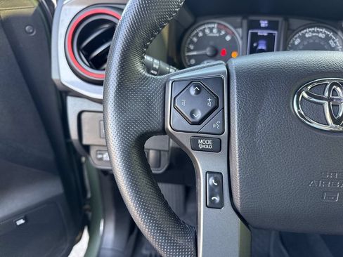 Used 2021 Toyota Tacoma TRD Off-Road w/ TRD Premium Off Road Package AWD/4WD image 19