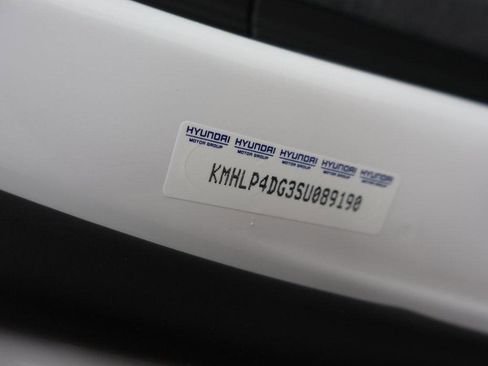 New 2025 Hyundai Elantra Limited image 41