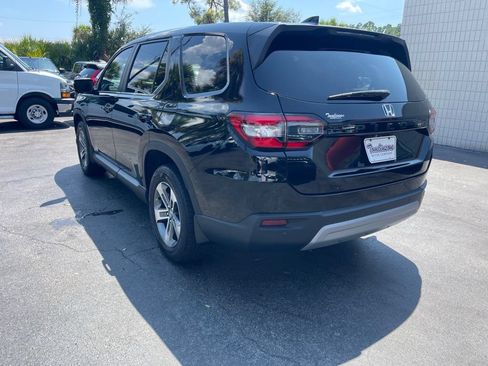 Used 2025 Honda Pilot EX-L image 3