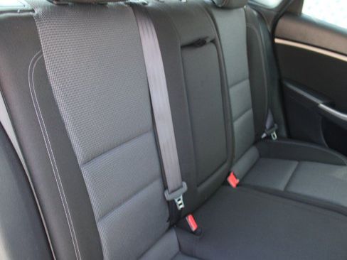 Used 2016 Hyundai Elantra GT FWD image 11