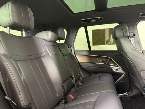 Used 2025 Land Rover Range Rover SE image 29