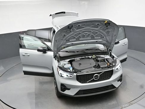 Used 2026 Volvo XC40 B5 Plus AWD/4WD image 48