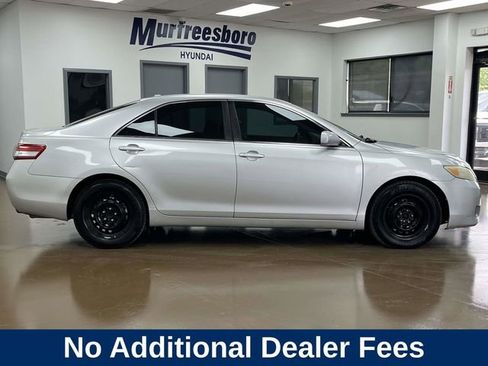 Used 2011 Toyota Camry LE FWD image 4