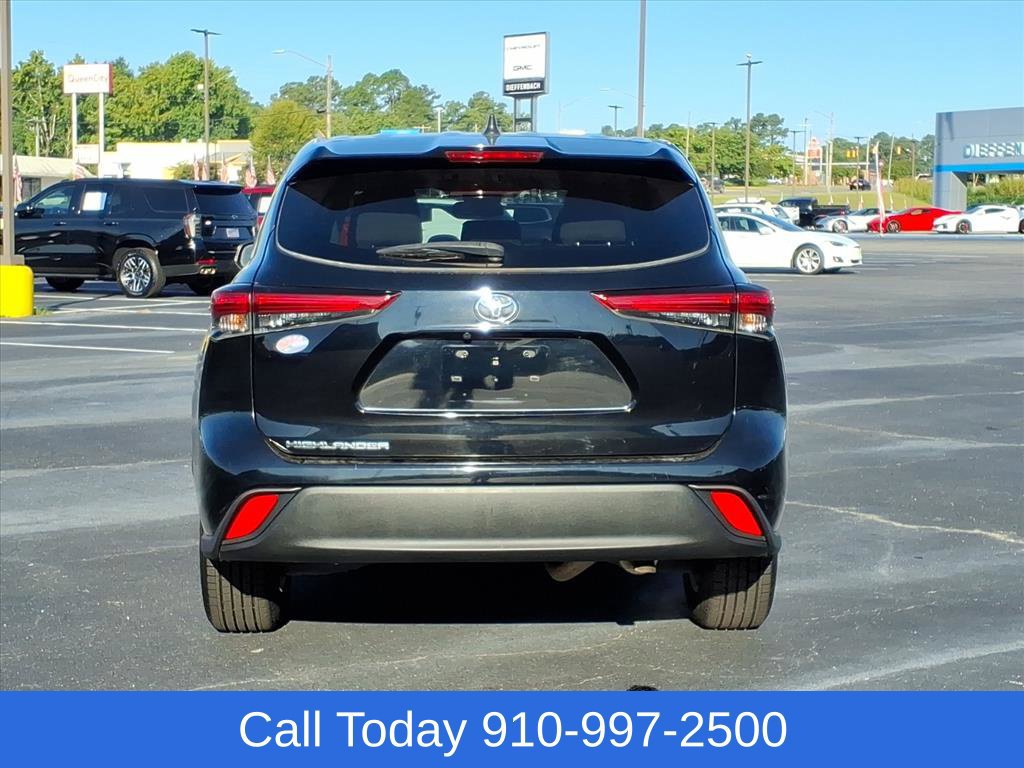 Used 2022 Toyota Highlander L FWD image 7