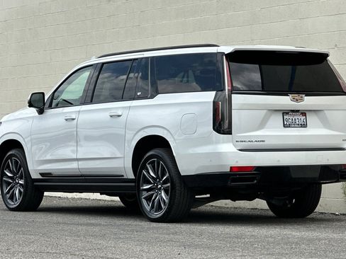 Certified 2023 Cadillac Escalade ESV Sport Platinum w/ Heavy-Duty Trailer Package AWD/4WD image 6