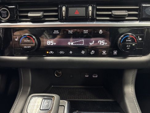 Used 2023 Nissan Pathfinder SL image 36