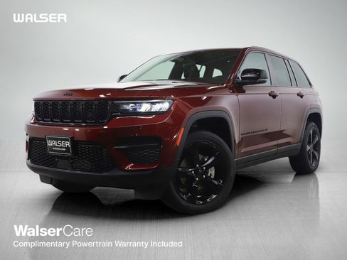 Used 2024 Jeep Grand Cherokee Altitude image 1