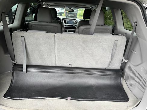 Used 2016 Toyota Highlander Limited image 3