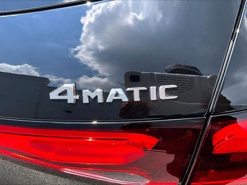 Used 2023 Mercedes-Benz GLC 300 4MATIC image 10