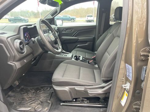 Used 2024 Chevrolet Colorado W/T image 9