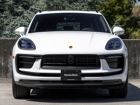 Certified 2026 Porsche Macan AWD/4WD image 8