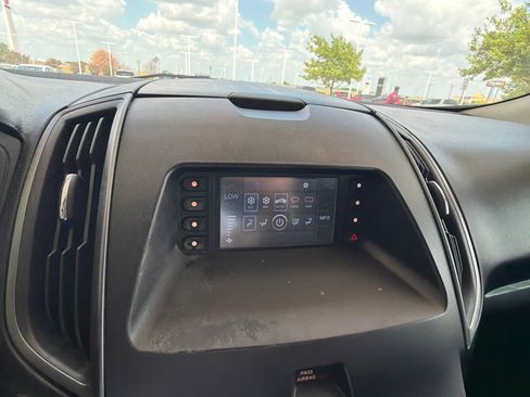 Used 2015 Ford Edge SE FWD image 25