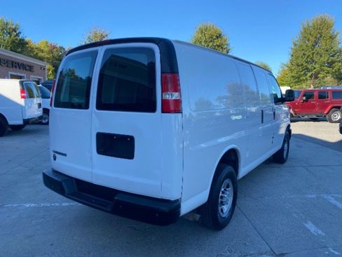 Used 2019 Chevrolet Express 2500 image 4