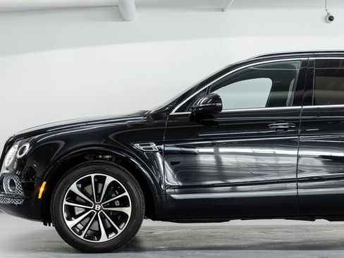 Used 2020 Bentley Bentayga AWD/4WD image 14