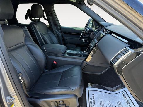 Used 2020 Land Rover Discovery SE image 17