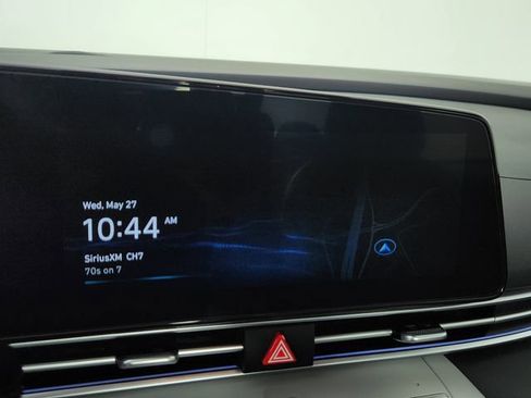 Used 2025 Hyundai Elantra Limited FWD image 25