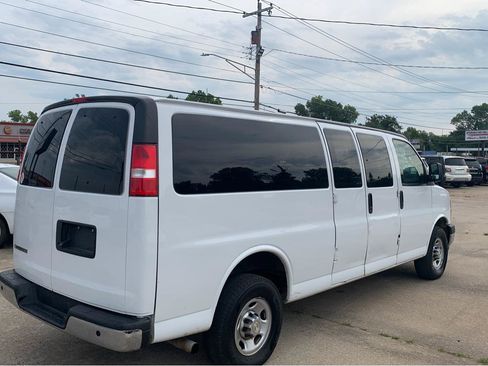 Used 2021 Chevrolet Express 3500 LS w/ Chrome Appearance Package RWD image 5