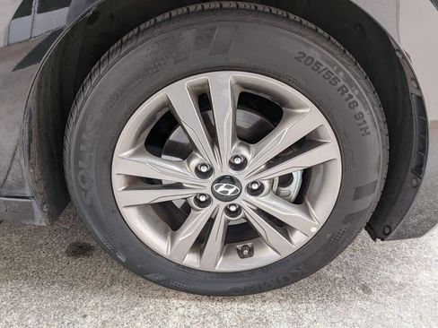 Used 2018 Hyundai Elantra SEL FWD image 61