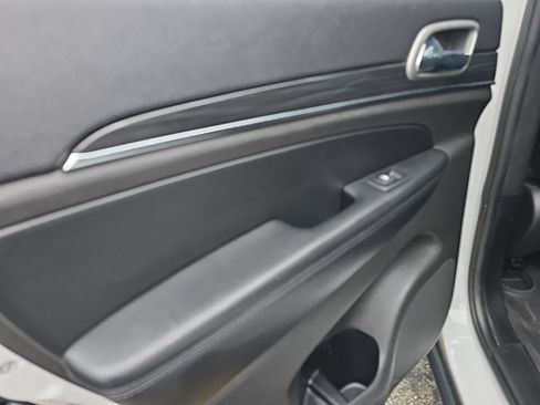 Used 2019 Jeep Grand Cherokee Limited AWD/4WD image 18