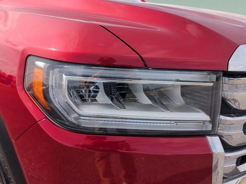 Used 2023 GMC Acadia SLE image 46