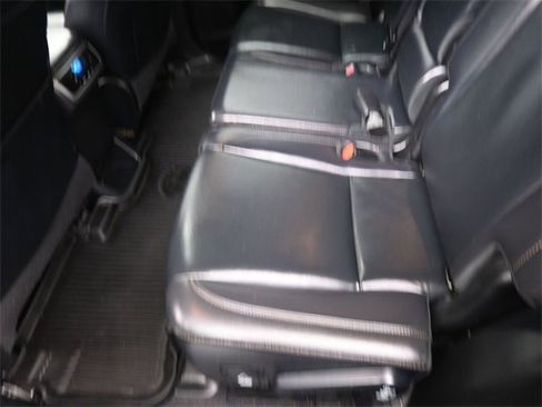 Used 2019 Toyota Highlander XLE image 22