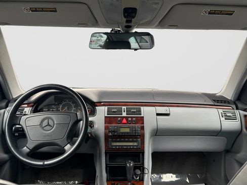 Used 1999 Mercedes-Benz E 320 Sedan image 22