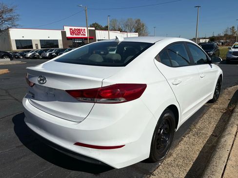 Used 2017 Hyundai Elantra SE w/ Cargo Package image 7