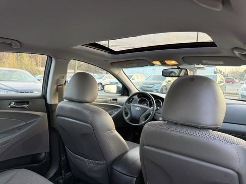 Used 2011 Hyundai Sonata SE w/ Navigation & Sunroof Pkg 4 image 17