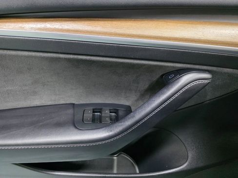 Used 2023 Tesla Model 3 Standard Range image 18
