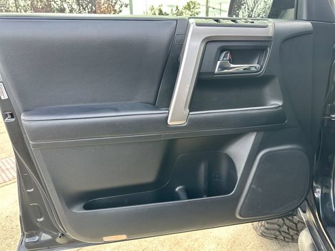 Used 2019 Toyota 4Runner SR5 AWD/4WD image 11