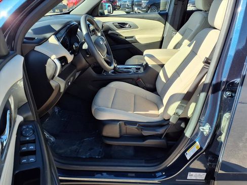 Used 2022 Chevrolet Traverse LS image 15