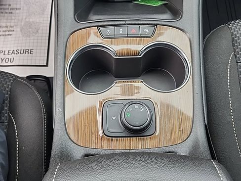 Certified 2023 GMC Acadia SLE w/ LPO, Floor Liner Package image 33