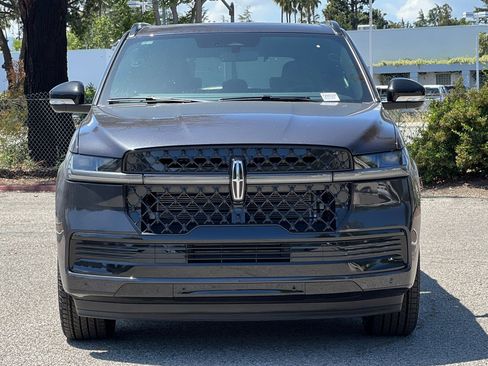 New 2026 Lincoln Navigator Reserve AWD/4WD image 3