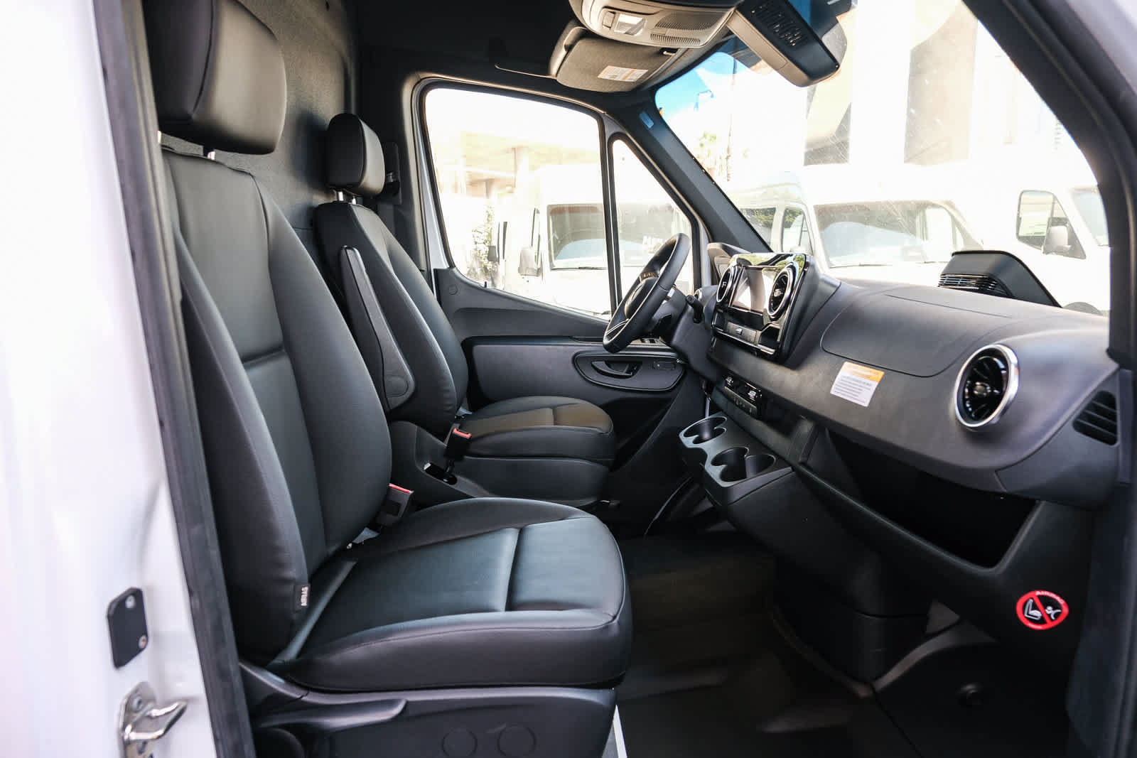 New 2025 Mercedes-Benz eSprinter 170 Cargo image 18