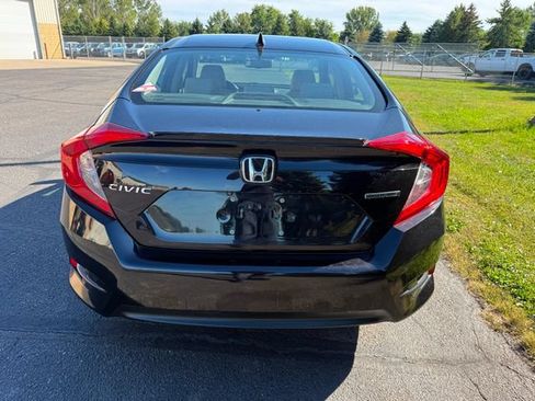 Used 2018 Honda Civic Touring image 2