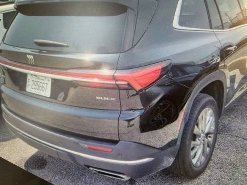 Used 2025 Buick Enclave Preferred AWD/4WD image 4