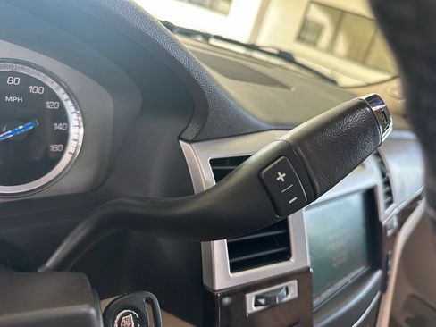 Used 2011 Cadillac Escalade Premium RWD image 19