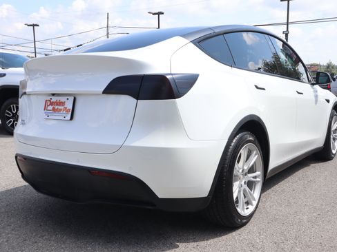 Used 2022 Tesla Model Y Long Range AWD/4WD image 7