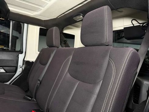 Used 2014 Jeep Wrangler Unlimited Sahara w/ Connectivity Group AWD/4WD image 19