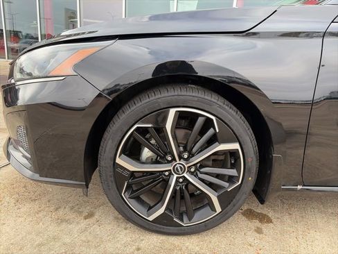 Used 2024 Nissan Altima 2.5 SR w/ SR Premium Package image 7