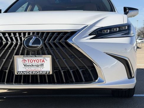 Used 2022 Lexus ES 350 Ultra Luxury w/ Accessory Package 2 image 9