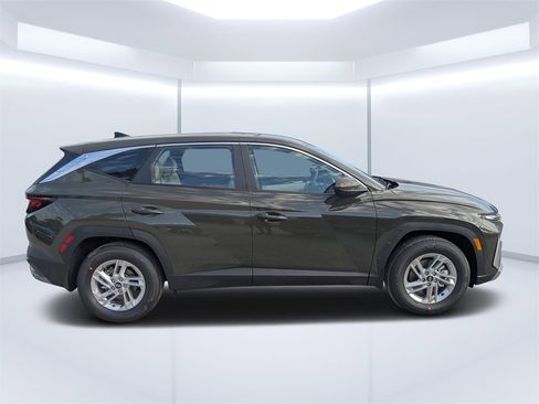 New 2026 Hyundai Tucson SE image 2