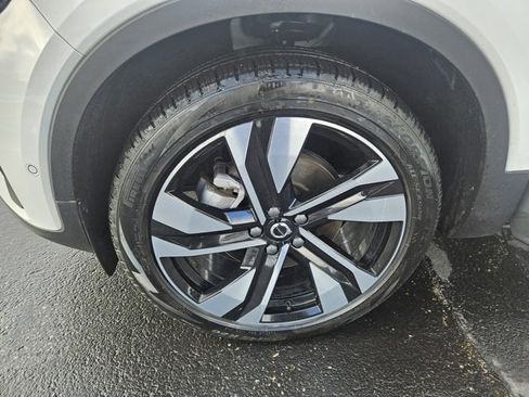 Used 2024 Volvo XC40 B5 Ultimate w/ Protection Package Premier image 31